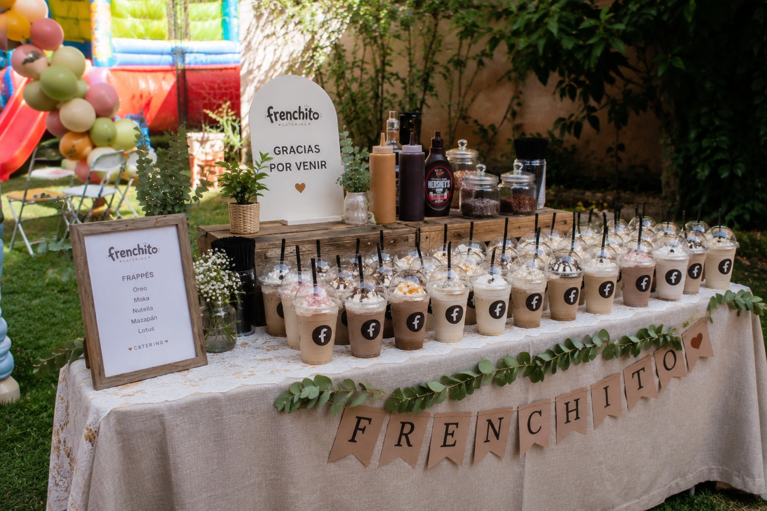 Mesa de frappés en fiesta